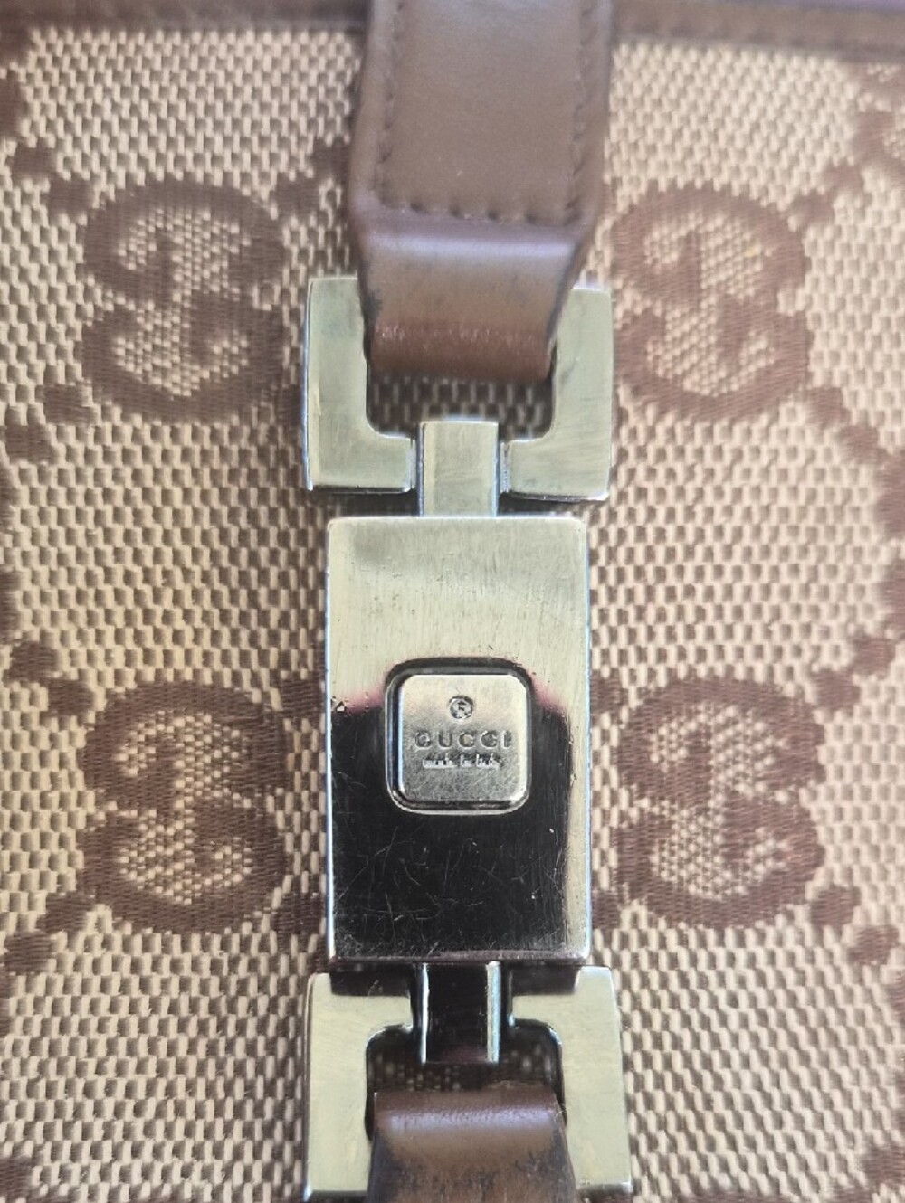 Bundle Gucci Wallet And Make Up Bag For Only $95 - Picture 8 of 16